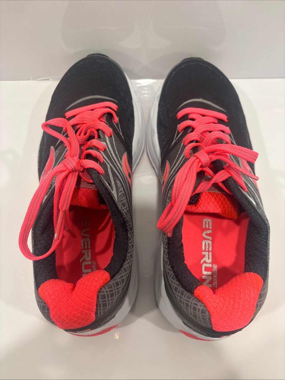 Saucony Ride 9 Sneakers in Black and Red - Picture 4 of 4